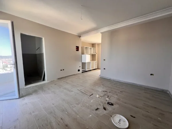 Vlore, shitet apartament+verande | Penthouse 1+1+Ballkon Kati 10, 150 m² 152.000 € (Gjergj Kastrioti)