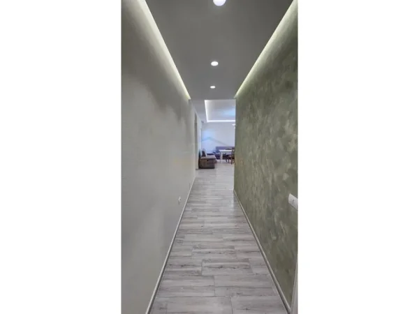 Tirane, shitet apartament 2+1 Kati 5, 200.000 € (RROTA KUQE PLAZH)