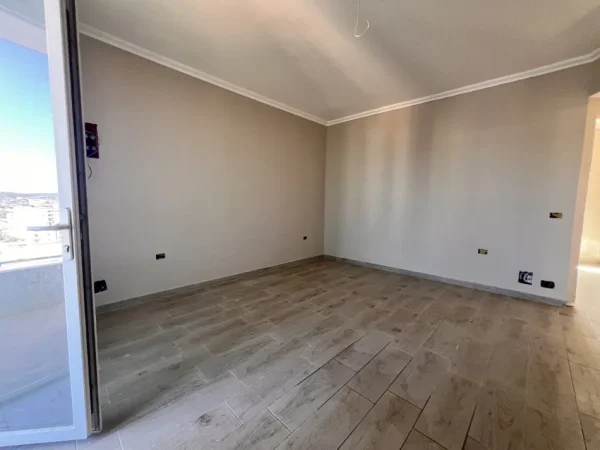 Vlore, shitet apartament+verande | Penthouse 1+1+Ballkon Kati 10, 150 m² 152.000 € (Gjergj Kastrioti)