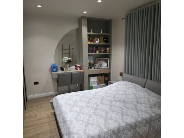 Tirane, jepet me qera Vile 2+1 Kati 2, 100 m² 600 € (Kombinat,Tiran)