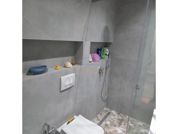 Tirane, jepet me qera Vile 2+1 Kati 2, 100 m² 600 € (Kombinat,Tiran)