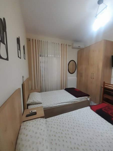 Tirane, jepet me qera Garsioner , Kati 1, 42 m² 250 € (Rruga Dibrës)