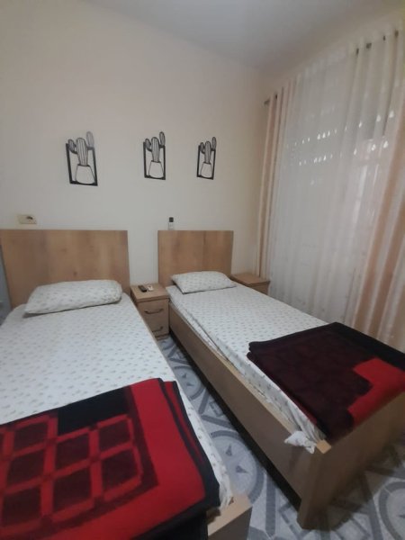 Tirane, jepet me qera Garsioner , Kati 1, 42 m² 250 € (Rruga Dibrës)