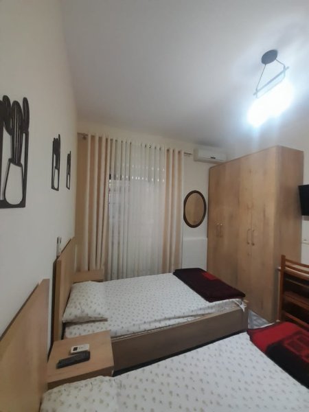Tirane, jepet me qera Garsioner , Kati 1, 42 m² 250 € (Rruga Dibrës)