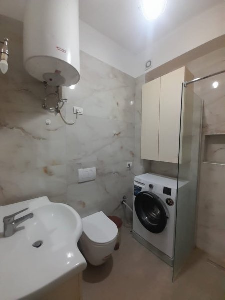 Tirane, jepet me qera Garsioner , Kati 1, 42 m² 250 € (Rruga Dibrës)
