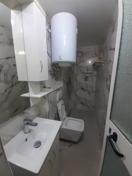 Tirane, jepet me qera Garsioner , Kati 1, 42 m² 250 € (Rruga Dibrës)