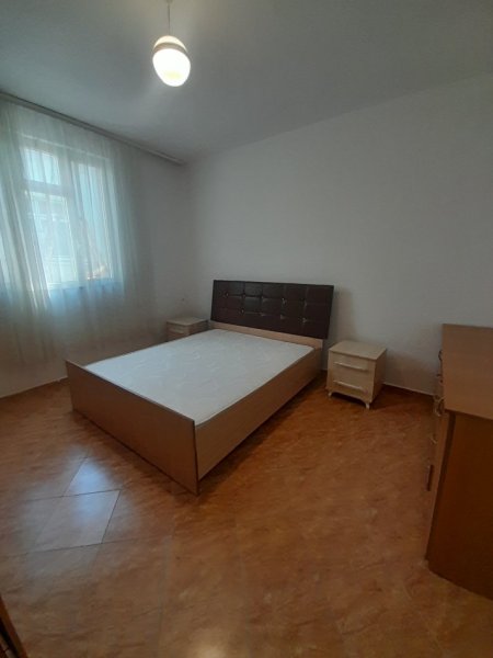 Tirane, jepet me qera apartament 1+1 Kati 1, 65 m² 360 € (Kryqi i Kuq, Zogu Zi ,)