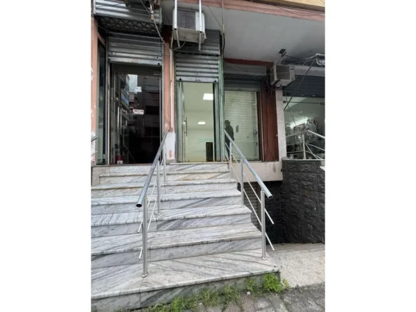 Tirane, jepet me qera ambjent biznesi Kati 1, 34 m² 500 € (21 Dhjetori, Tirane.)