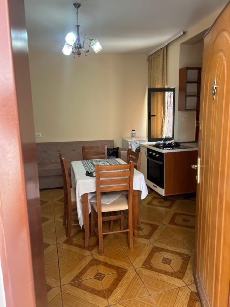 Tirane, jepet me qera apartament 1+1 Kati 3, 60 m² 400 € (perballe hary fultz)