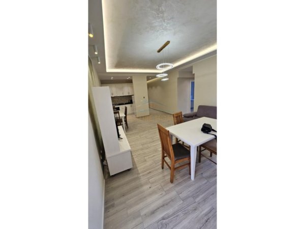 Durres, shitet apartament 2+1 Kati 5, 106 m² 200.000 € (Rrota e Kuqe)