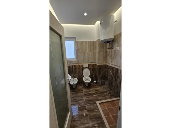 Durres, shitet apartament 2+1 Kati 5, 106 m² 200.000 € (Rrota e Kuqe)
