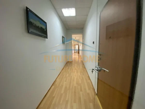 Tirane, jepet me qera zyre Kati 3, 275 m² 4.000 € (Kullat Binjake,Tirane)