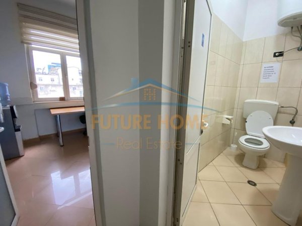 Tirane, jepet me qera zyre Kati 3, 275 m² 4.000 € (Kullat Binjake,Tirane)