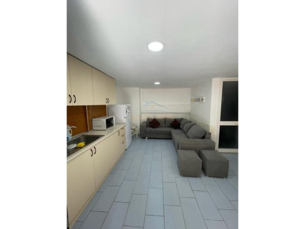 Tirane, jepet me qera apartament 1+1 Kati 0, 90 m² 350 € (Yzberisht,Tiran)