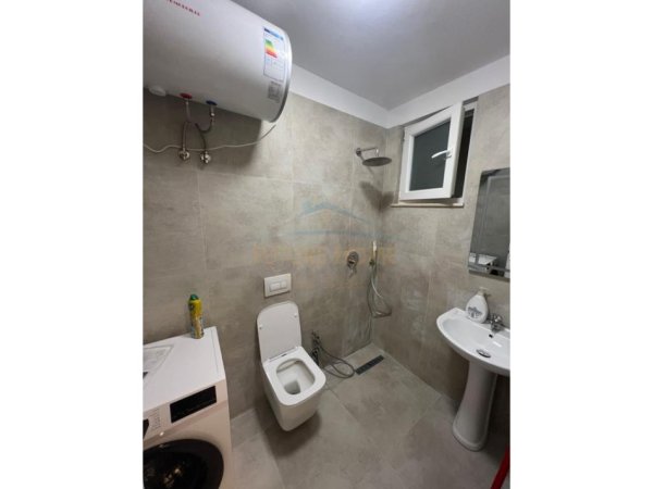 Tirane, jepet me qera 2+1 Kati 1, 90 m² 350 € (Shkolla e bashkuar)