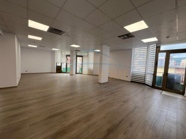 Tirane, jepet me qera zyre Kati 4, 100 m² (Blloku)