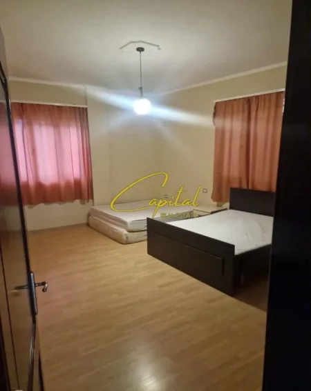 Tirane, jepet me qera apartament 3+1 Kati 3, 147 m² 500 € (BRRYLI)