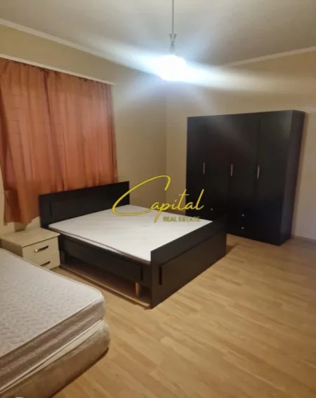 Tirane, jepet me qera apartament 3+1 Kati 3, 147 m² 500 € (BRRYLI)