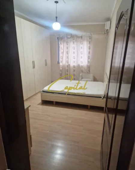 Tirane, jepet me qera apartament 3+1 Kati 3, 147 m² 500 € (BRRYLI)