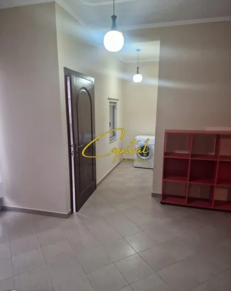 Tirane, jepet me qera apartament 3+1 Kati 3, 147 m² 500 € (BRRYLI)