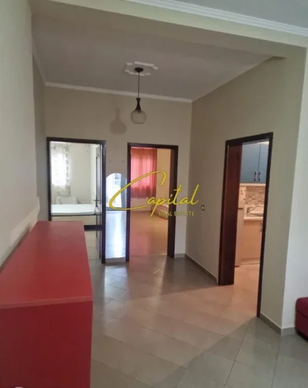 Tirane, jepet me qera apartament 3+1 Kati 3, 147 m² 500 € (BRRYLI)