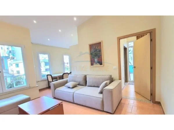 Tirane, jepet me qera apartament 2+1+Ballkon Kati 3, 120 m² 650 € (Myslym Shyri)