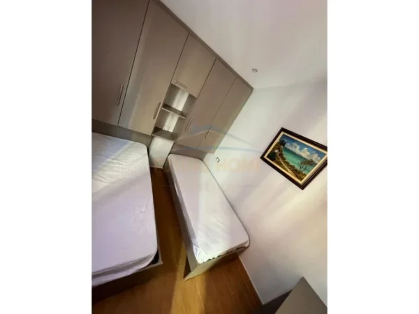 Tirane, jepet me qera apartament 2+1+Ballkon Kati 3, 120 m² 650 € (Myslym Shyri)