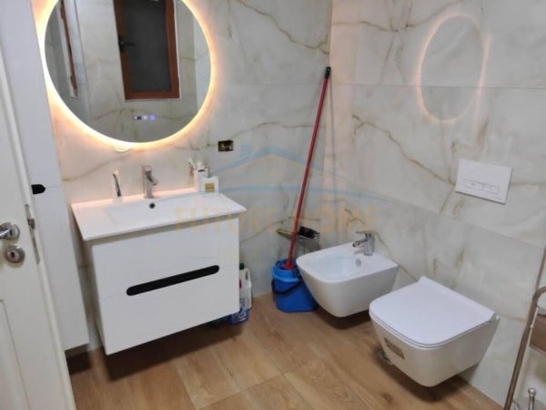 Tirane, jepet me qera 2+1 Kati 7, 84 m² 550 € (Rruga 5 Maji)