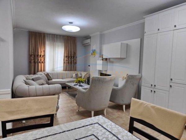 Tirane, jepet me qera 2+1 Kati 7, 84 m² 550 € (Rruga 5 Maji)