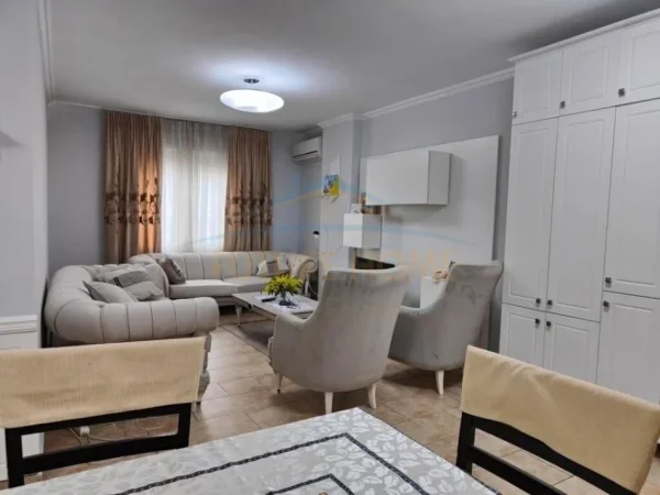 Tirane, jepet me qera 2+1 Kati 7, 84 m² 550 € (Rruga 5 Maji)