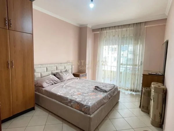 Tirane, jepet me qera apartament 2+1+Ballkon Kati 1, 120 m² 400 € (Sol114071)