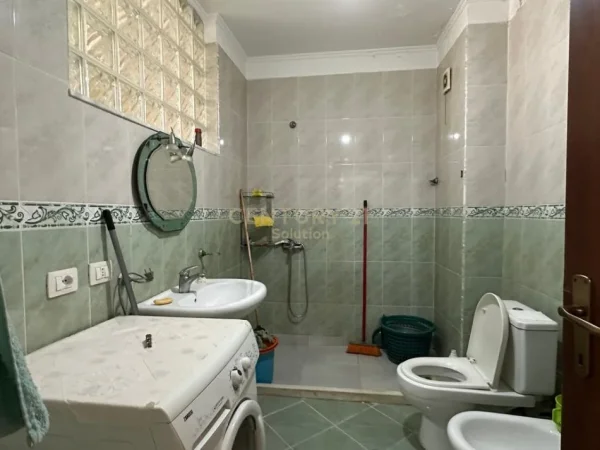 Tirane, jepet me qera apartament 2+1+Ballkon Kati 1, 120 m² 400 € (Sol114071)