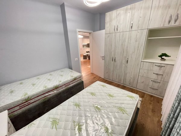 Tirane, jepet me qera apartament 2+1 Kati 2, 100 m² 690 € (rruga frosina plaku)