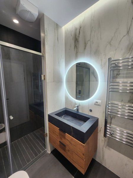 Tirane, jepet me qera apartament 3+1+Ballkon Kati 5, 140 m² 1.500 € (Rruga E Kavajes)