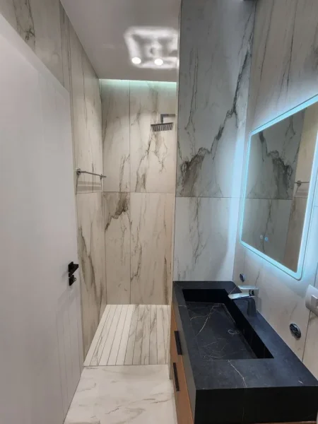 Tirane, jepet me qera apartament 3+1+Ballkon Kati 5, 140 m² 1.500 € (Rruga E Kavajes)