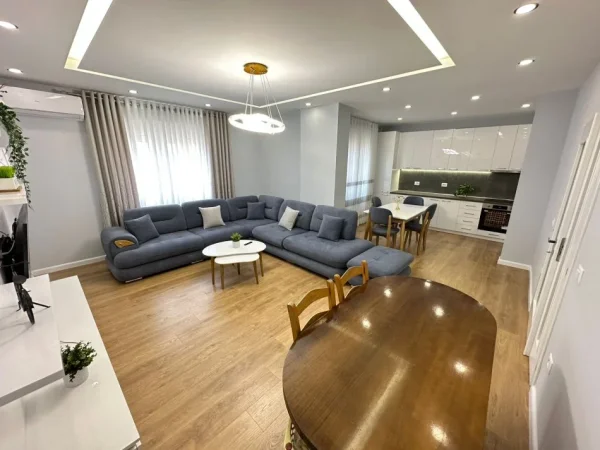 Tirane, jepet me qera apartament 2+1 Kati 4, 114 m² 850 € (zogu i zi)