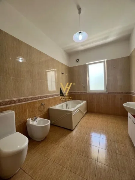 Tirane, jepet me qera Vile 2 Katshe Kati 0, 530 m² 2.000 € (SELITE)