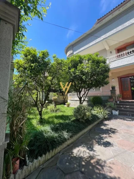 Tirane, jepet me qera Vile 2 Katshe Kati 0, 530 m² 2.000 € (SELITE)