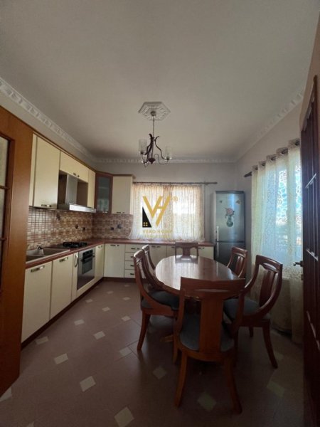 Tirane, jepet me qera Vile 2 Katshe Kati 0, 400 m² 1.200 € (SELITE)