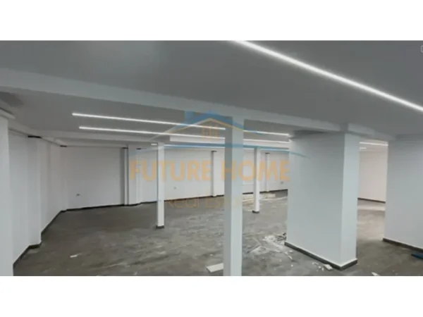 Tirane, jepet me qera ambjent biznesi Kati 0, 210 m² 2.000 € (Fusha e Aviacionit,Prane Drejtorise Rajonale Tatimore)