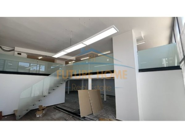Tirane, jepet me qera ambjent biznesi Kati 0, 210 m² 2.000 € (Fusha e Aviacionit,Prane Drejtorise Rajonale Tatimore)