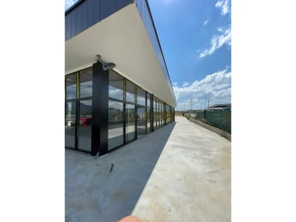 Tirane, shitet ambjent biznesi Kati 0, 380 m² 570.000 € (Bathore, Kamez)