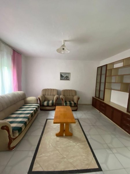 Tirane, jepet me qera shtepi 1+1 Kati 2, 60 m² 300 € ( JEPET ME QERA SHTËPI 1+1 – PRANË HOTEL MERIDIAN TEK SIRI KODRA)