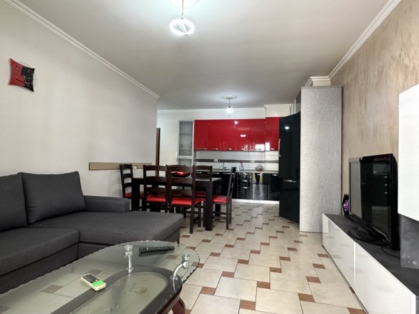 Tirane, jepet me qera apartament 2+1+Ballkon Kati 1, 120 m² 400 € (Astir)