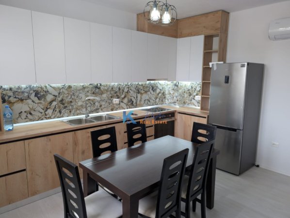 Tirane, jap me qera apartament 2+1+Ballkon Kati 2, 96 m² 700 € 