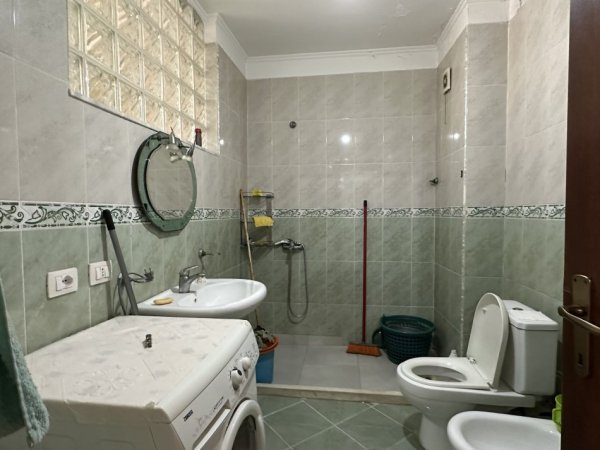 Tirane, jepet me qera apartament 2+1+Ballkon Kati 1, 120 m² 400 € (Astir)
