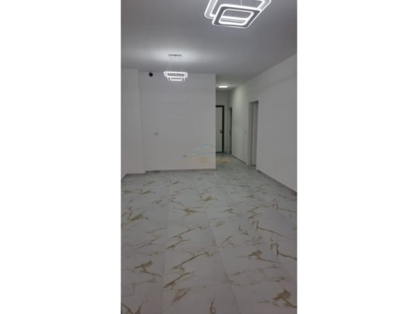 Tirane, jepet me qera apartament 2+1 Kati 1, 103 m² 800 € 