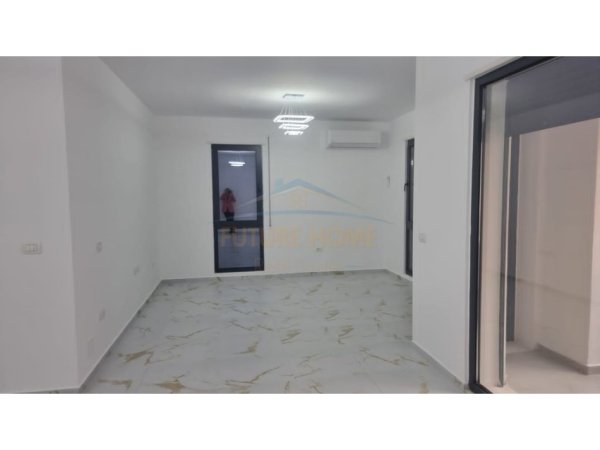 Tirane, jepet me qera apartament 2+1 Kati 1, 103 m² 800 € 