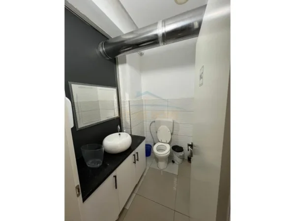 Durres, jepet me qera bar-resorant Kati 0, 148 m² 1.500 € (Porti,Durrsit)