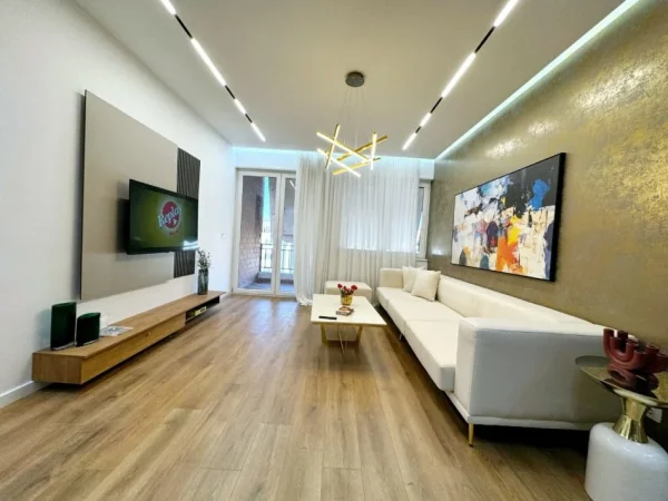 Tirane, shitet apartament 2+1 , 136 m² 265.000 € (Kopshti Botanik)